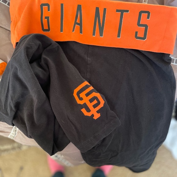 PINK Limited Edition SF Giants Activewear - Picture 8 of 11